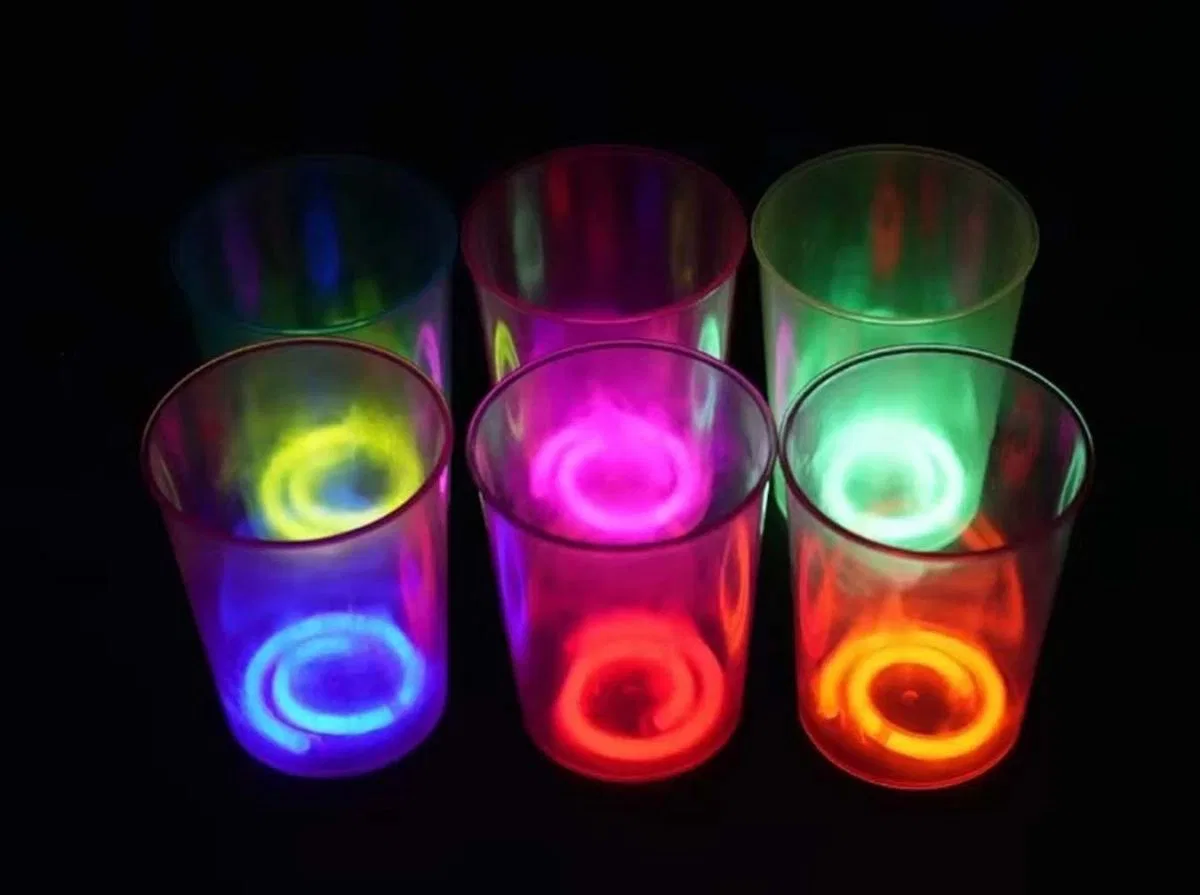 Karanlıkta Yanan Gece Işığı Mega Glow Bardaklar 8 Adet 8. 5 X 10. 5 Cm görsel 4