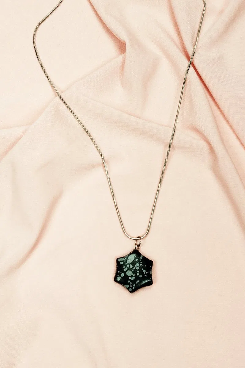 Obsidyen Doğal Taşı Zincirli El Yapımı Kolye Uç: 2 cm Zincir: 20 cm Kutulu mudanis görsel 7