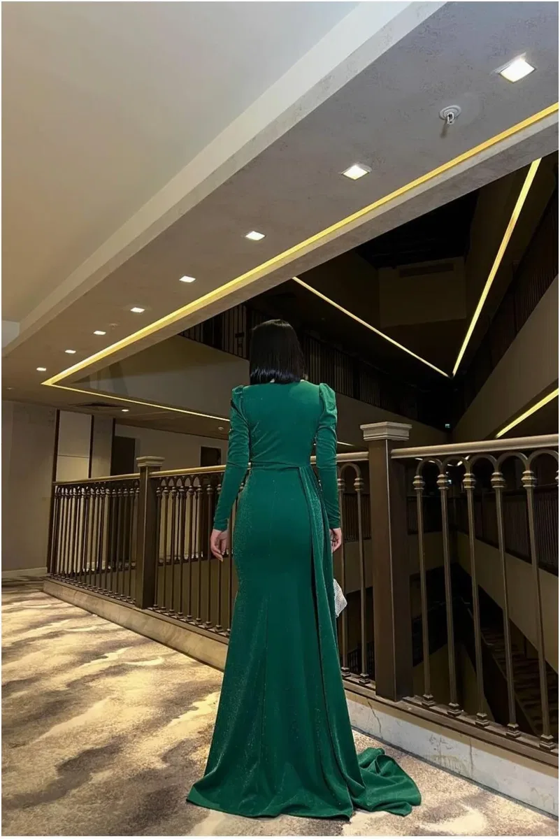 Kadın Modern Stil Kruvaze Yaka Taş Detaylı Uzun Kollu Abiye Elbise görsel 8