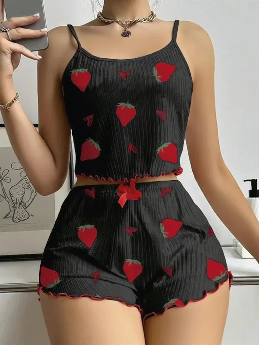 Pamuklu Siyah Üstüne Çilek Desen Fitilli Askılı Şortlu Pijama Takımı