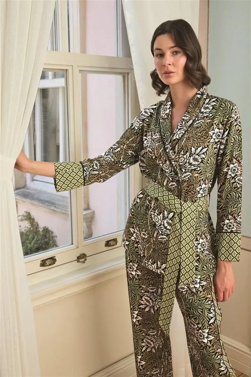 Çiçek Yaprak ve Etnik Desenli Pijama Takımı görsel 6