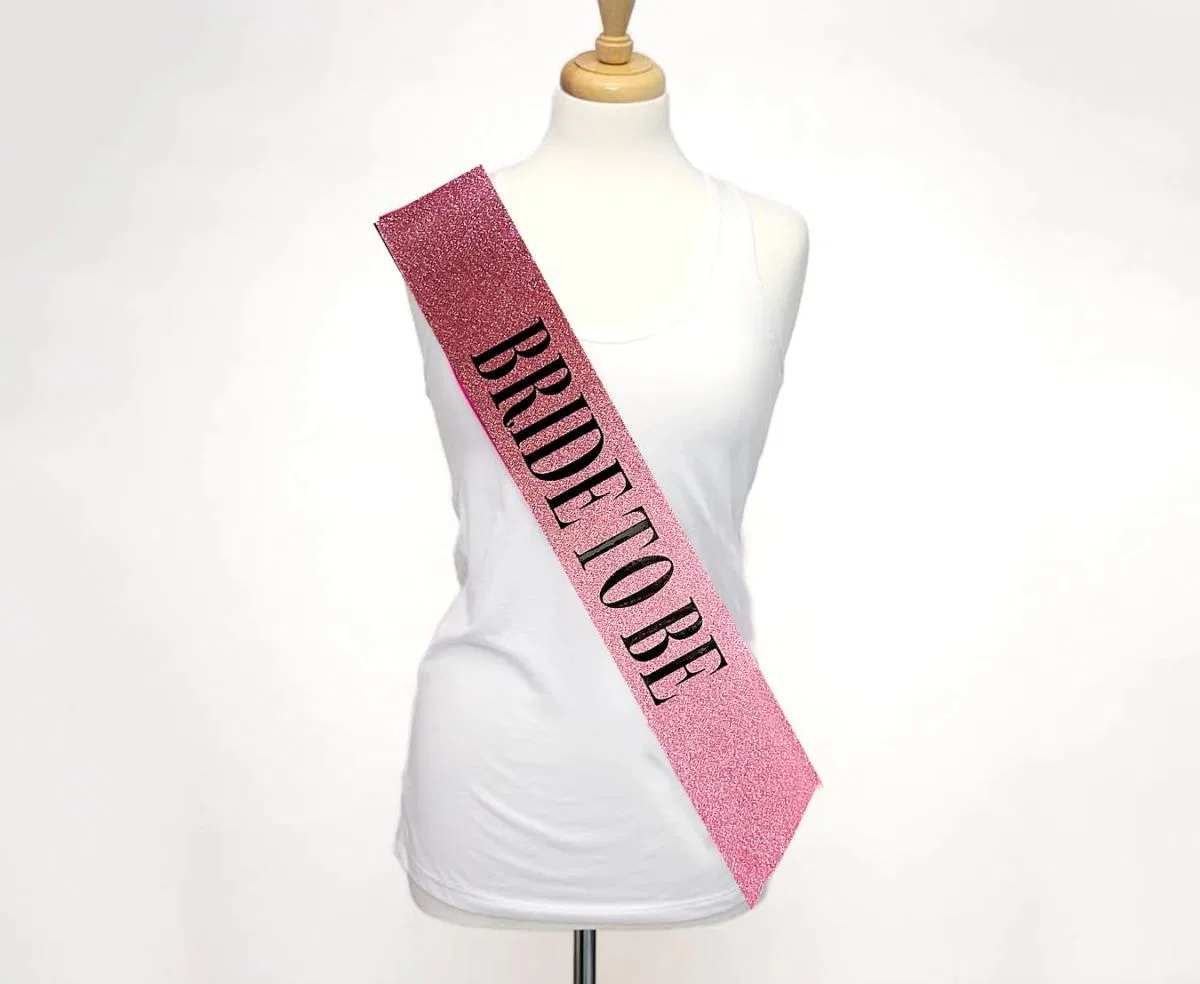 Pembe Üzeri Siyah Büyük Bride To Be Yazılı Simli Işıltılı Kuşak Kemer 10 Cm Genişlik görsel 2