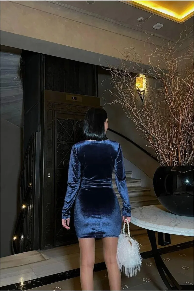 Kadın Sade Kadife Kumaş Kruvaze Yaka Büzgülü Abiye Elbise görsel 7