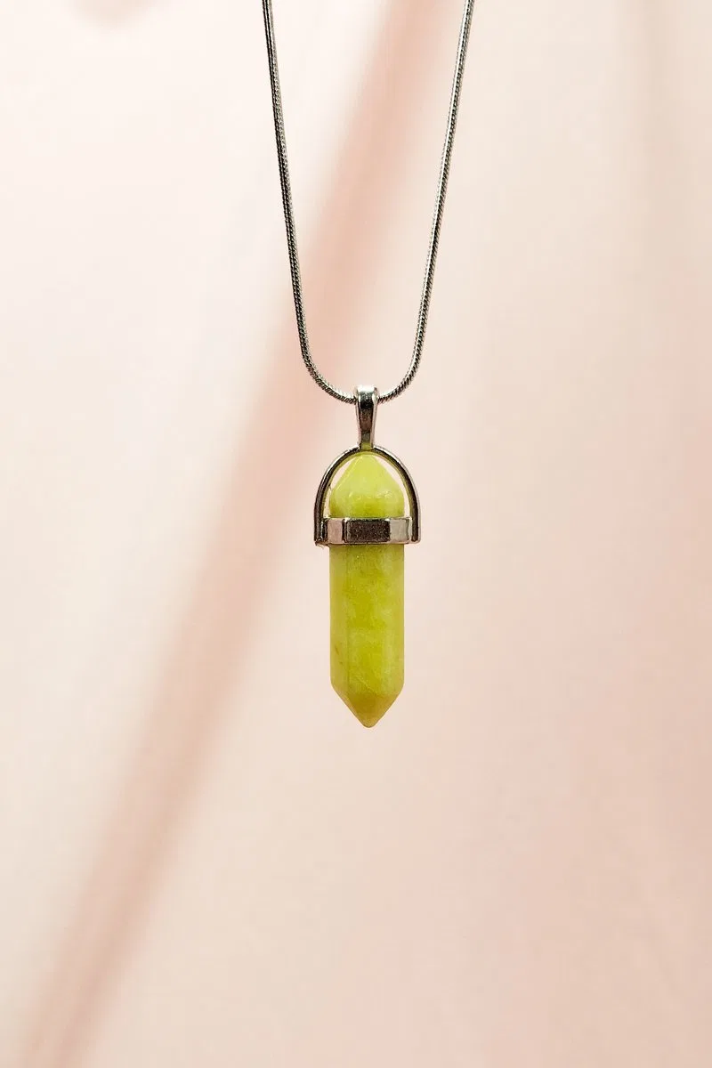 Peridot Doğal Taşı Zincirli El Yapımı Tasarımlı Kolye Uç: 3, 5 cm Zincir: 20 cm Kutulu