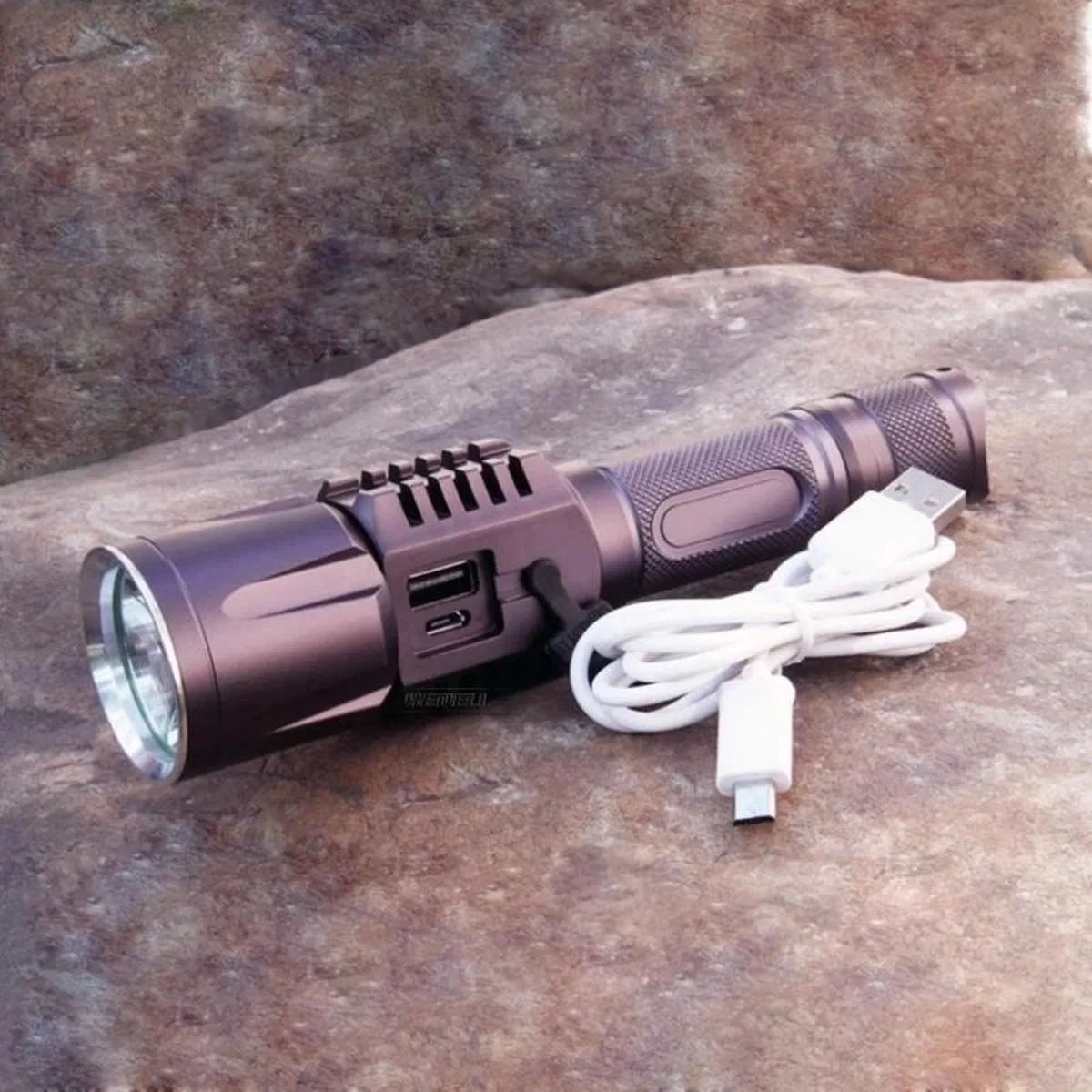 Baretta Brs18 Oto Şarjlı T6 Led 3000 Lümen El Feneri görsel 5